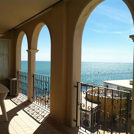 Zeus Family Beach Apartment Daire