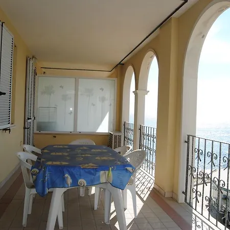 Zeus Family Beach Apartment Daire