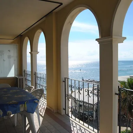 Lejlighed Zeus Family Beach Apartment